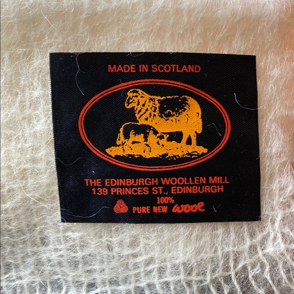 The Edinburgh Woolley mill 100% pure new wool Scarf - Picture 3 of 4